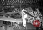 Standbild Arbeitnehmer El Segundo California USA, 1942, aus Sekunde 9 historischem Filmmaterial Videoclip 65675052409