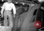 Standbild Arbeitnehmer El Segundo California USA, 1942, aus Sekunde 23 historischem Filmmaterial Videoclip 65675052409