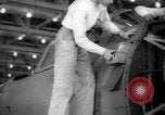 Standbild Arbeitnehmer El Segundo California USA, 1942, aus Sekunde 27 historischem Filmmaterial Videoclip 65675052409