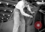 Standbild Arbeitnehmer El Segundo California USA, 1942, aus Sekunde 28 historischem Filmmaterial Videoclip 65675052409