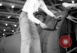 Standbild Arbeitnehmer El Segundo California USA, 1942, aus Sekunde 30 historischem Filmmaterial Videoclip 65675052409