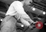 Standbild Arbeitnehmer El Segundo California USA, 1942, aus Sekunde 41 historischem Filmmaterial Videoclip 65675052409