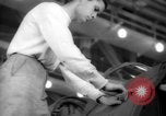 Standbild Arbeitnehmer El Segundo California USA, 1942, aus Sekunde 42 historischem Filmmaterial Videoclip 65675052409