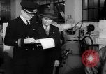 Immagine di Addetto Navale Pontiac Michigan USA, 1942, secondo 33 filmato di repertorio 65675052412