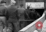 Standbild Arbeitnehmer Pontiac Michigan USA, 1942, aus Sekunde 17 historischem Filmmaterial Videoclip 65675052413