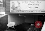 Standbild Arbeitnehmer Pontiac Michigan USA, 1942, aus Sekunde 23 historischem Filmmaterial Videoclip 65675052413