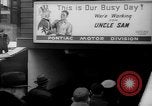 Standbild Arbeitnehmer Pontiac Michigan USA, 1942, aus Sekunde 25 historischem Filmmaterial Videoclip 65675052413