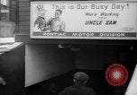 Standbild Arbeitnehmer Pontiac Michigan USA, 1942, aus Sekunde 31 historischem Filmmaterial Videoclip 65675052413