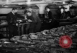 Immagine di Gli ufficiali navali Pontiac Michigan USA, 1942, secondo 4 filmato di repertorio 65675052414