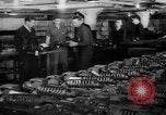 Immagine di Gli ufficiali navali Pontiac Michigan USA, 1942, secondo 5 filmato di repertorio 65675052414