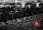 Immagine di Gli ufficiali navali Pontiac Michigan USA, 1942, secondo 7 filmato di repertorio 65675052414