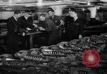 Immagine di Gli ufficiali navali Pontiac Michigan USA, 1942, secondo 8 filmato di repertorio 65675052414