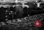 Immagine di Gli ufficiali navali Pontiac Michigan USA, 1942, secondo 10 filmato di repertorio 65675052414