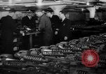 Immagine di Gli ufficiali navali Pontiac Michigan USA, 1942, secondo 11 filmato di repertorio 65675052414