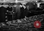 Immagine di Gli ufficiali navali Pontiac Michigan USA, 1942, secondo 12 filmato di repertorio 65675052414