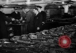 Immagine di Gli ufficiali navali Pontiac Michigan USA, 1942, secondo 13 filmato di repertorio 65675052414
