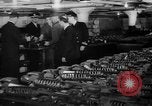 Immagine di Gli ufficiali navali Pontiac Michigan USA, 1942, secondo 14 filmato di repertorio 65675052414