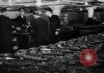 Immagine di Gli ufficiali navali Pontiac Michigan USA, 1942, secondo 16 filmato di repertorio 65675052414