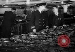 Immagine di Gli ufficiali navali Pontiac Michigan USA, 1942, secondo 23 filmato di repertorio 65675052414