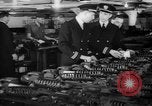 Immagine di Gli ufficiali navali Pontiac Michigan USA, 1942, secondo 26 filmato di repertorio 65675052414