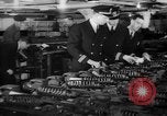 Immagine di Gli ufficiali navali Pontiac Michigan USA, 1942, secondo 28 filmato di repertorio 65675052414