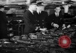 Immagine di Gli ufficiali navali Pontiac Michigan USA, 1942, secondo 30 filmato di repertorio 65675052414