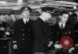 Immagine di Gli ufficiali navali Pontiac Michigan USA, 1942, secondo 32 filmato di repertorio 65675052414