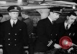 Immagine di Gli ufficiali navali Pontiac Michigan USA, 1942, secondo 35 filmato di repertorio 65675052414