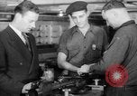 Immagine di Gli ufficiali navali Pontiac Michigan USA, 1942, secondo 45 filmato di repertorio 65675052414