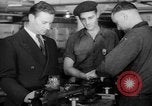 Immagine di Gli ufficiali navali Pontiac Michigan USA, 1942, secondo 46 filmato di repertorio 65675052414
