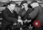 Immagine di Gli ufficiali navali Pontiac Michigan USA, 1942, secondo 48 filmato di repertorio 65675052414