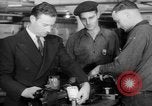 Immagine di Gli ufficiali navali Pontiac Michigan USA, 1942, secondo 49 filmato di repertorio 65675052414