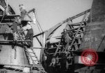 Image soudeurs Richmond California USA, 1942, de la seconde 56 séquences d'archives historiques vidéo 65675052419