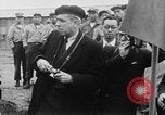 Immagine di I prigionieri cinesi Taipei Taiwan, 1954, secondo 24 filmato di repertorio 65675052451