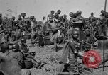 Standbild native people Uganda, 1924, aus Sekunde 30 historischem Filmmaterial Videoclip 65675052481