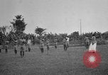 Immagine di Fascia di popolazione nativa in passerella Uganda, 1924, secondo 4 filmato di repertorio 65675052482