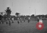 Immagine di Fascia di popolazione nativa in passerella Uganda, 1924, secondo 6 filmato di repertorio 65675052482