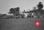 Immagine di Fascia di popolazione nativa in passerella Uganda, 1924, secondo 16 filmato di repertorio 65675052482