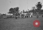Immagine di Fascia di popolazione nativa in passerella Uganda, 1924, secondo 17 filmato di repertorio 65675052482