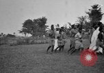 Immagine di Fascia di popolazione nativa in passerella Uganda, 1924, secondo 31 filmato di repertorio 65675052482