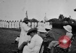 Immagine di Fascia di popolazione nativa in passerella Uganda, 1924, secondo 36 filmato di repertorio 65675052482