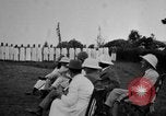 Immagine di Fascia di popolazione nativa in passerella Uganda, 1924, secondo 39 filmato di repertorio 65675052482