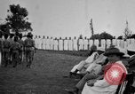 Immagine di Fascia di popolazione nativa in passerella Uganda, 1924, secondo 47 filmato di repertorio 65675052482