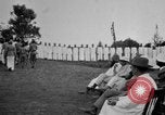 Immagine di Fascia di popolazione nativa in passerella Uganda, 1924, secondo 52 filmato di repertorio 65675052482