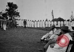 Immagine di Fascia di popolazione nativa in passerella Uganda, 1924, secondo 54 filmato di repertorio 65675052482