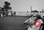 Immagine di Fascia di popolazione nativa in passerella Uganda, 1924, secondo 55 filmato di repertorio 65675052482