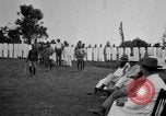 Immagine di Fascia di popolazione nativa in passerella Uganda, 1924, secondo 62 filmato di repertorio 65675052482