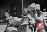 Immagine di Popolazioni indigene Uganda, 1924, secondo 36 filmato di repertorio 65675052483
