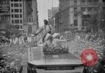 Standbild Blackfoot Indianer besuchen Sie New York City Mayor Walker New York City USA, 1927, aus Sekunde 16 historischem Filmmaterial Videoclip 65675052488