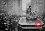 Standbild Blackfoot Indianer besuchen Sie New York City Mayor Walker New York City USA, 1927, aus Sekunde 26 historischem Filmmaterial Videoclip 65675052488